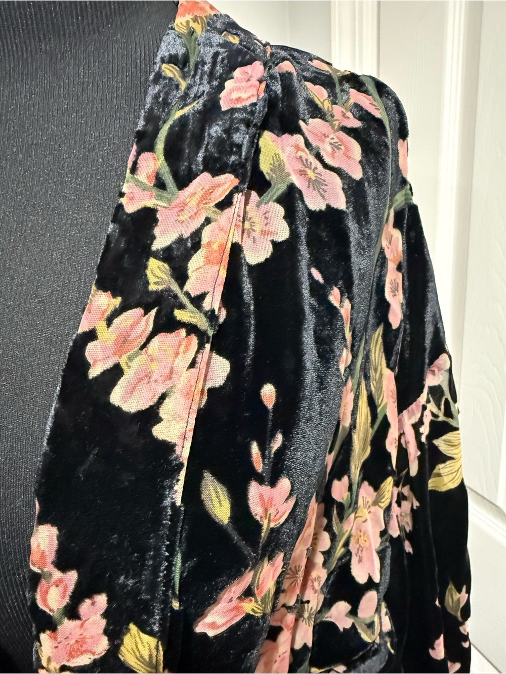 Lucy Paris Black Velvet Floral burnout Kimono Robe with Pink Flowers Sz Large - Picture 5 of 13
